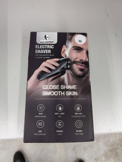 Mens Electric Rotary Shaver with LED Display and Wet/Dry Capability