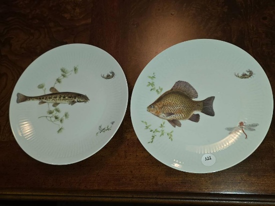 10 Diameter Pair of Bareuther Bavaria Plates with Fish Motifs