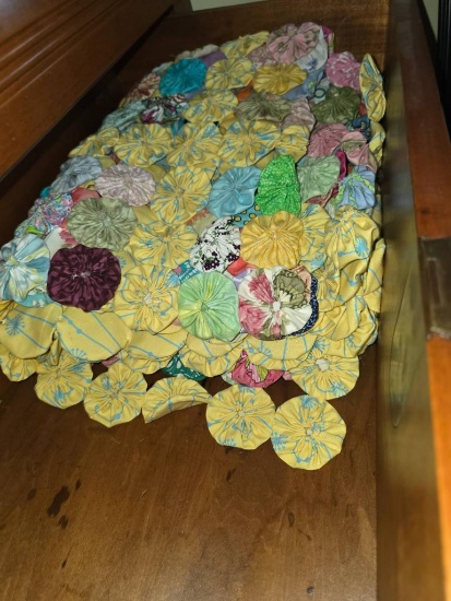 Twin Size Yo-Yo Quilt With Multicolored Fabric Circles