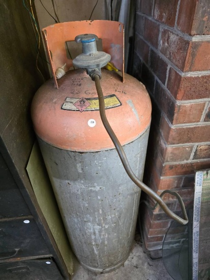 Metal Gas Cylinder Tank With Regulator Attachment