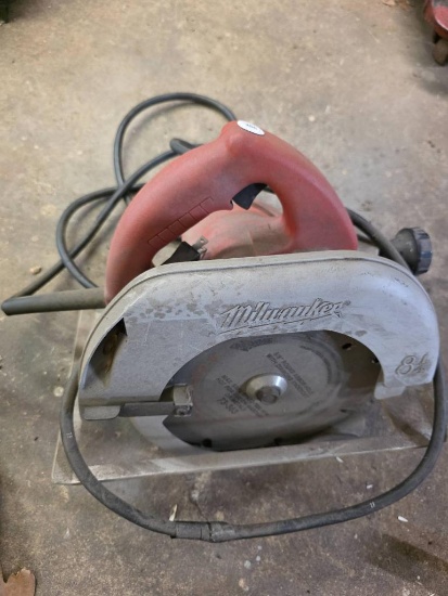 Milwaukee Circular Saw With Corded Power