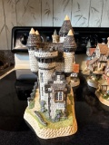 David Winter Scottish Collection Macbeths Castle , 8.5 Inches Tall