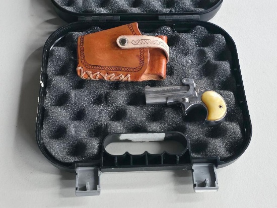 Davis Model D22 .22 L.R. over/ Under Pistol SN# 411253, Comes with Holster, Hard Carrying Case,