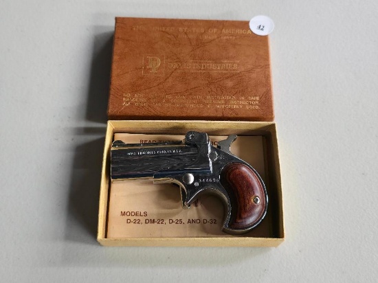 Davis Industries model O-32 caliber .32 Auto Derringer, SN# 344605, comes with Original Box. Is in