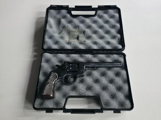 H. Weihrauch Model HW7 .22 L.R. 8 Shot Revolver, SN#772218, is in good condition has hard carrying