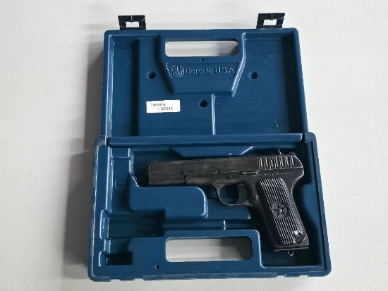 Tokarev TT33 Russian Military Rig with one magazine 1940, SN#NH1424 is in great condition, has hard
