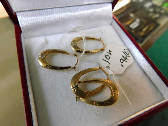Pair of 10K Gold Earrings .94 gr