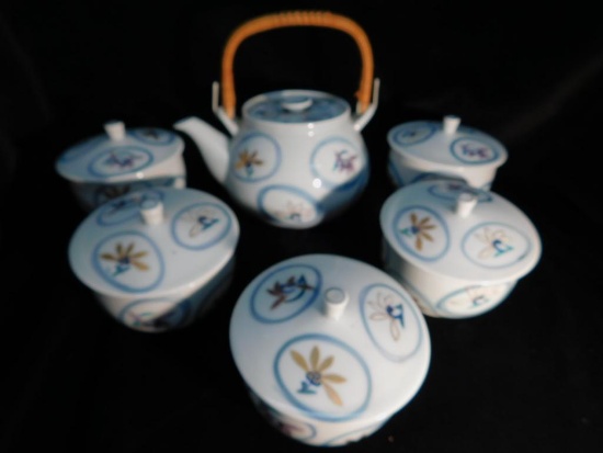 Chinese Tea or Broth Set Pot with 5 Lidded Cups