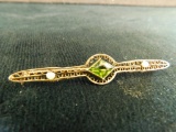 10K Yellow Gold Bar Pin with Green Glass Stone and Pearls 2.6 Grams Total Weight