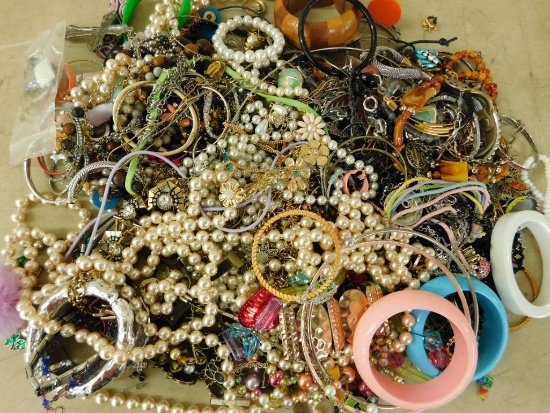 Aprox. 10# of Assorted Costume Jewelry #5