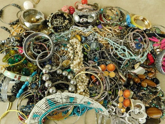 Aprox. 10# of Assorted Costume Jewelry #7