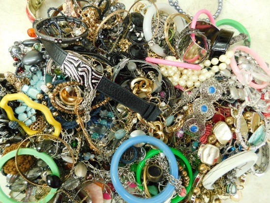 Aprox. 10# of Assorted Costume Jewelry #10