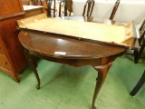 Queen Anne Dining Table with 1 Leaf