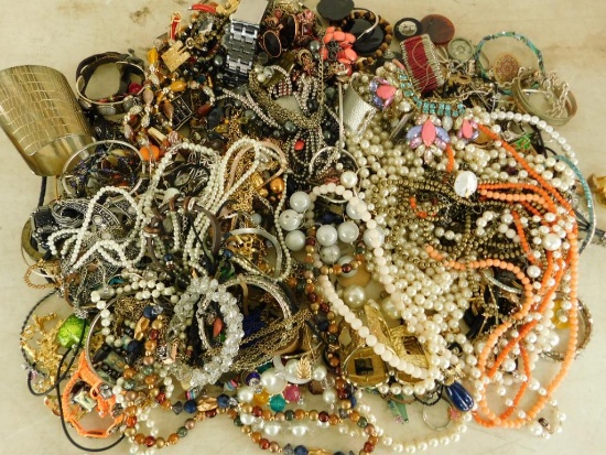 Approx. 10# Of Miscellaneous Costume Jewelry #1