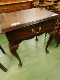 Virginia Galleries Mahogany Queen Anne 1 Drawer Night Stand