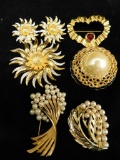 Group of 6 Costume Jewelry Pieces - 4 Broches and a Brooch / Earring Set