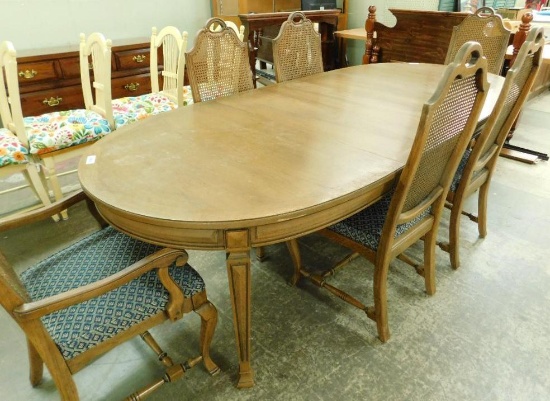 Thomasville Dining Room Table with 6 Chairs and 3 Leaves - Table 29.5" x 100" x 44"