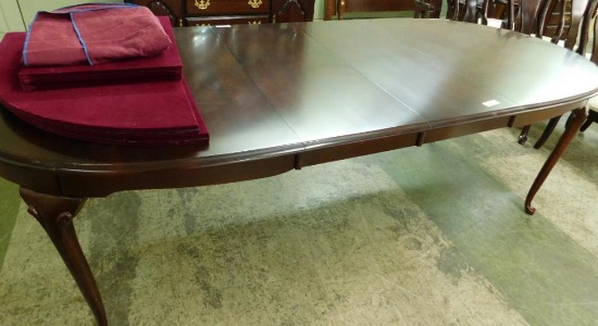 Sumter Cabinet Company - Dining Room Table with 2 Leaves and Pads - 30.5" x 100" x 44"