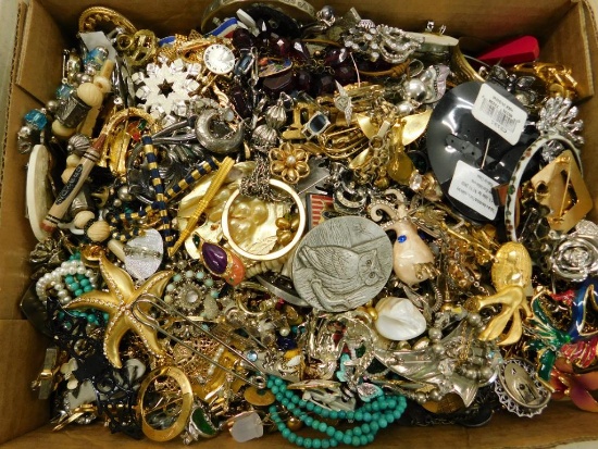 Lot of Bulk Costume Jewelry | Online Auctions | Proxibid
