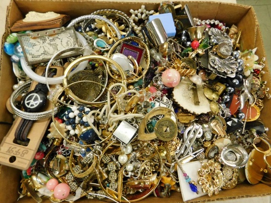 Lot of Bulk Costume Jewelry | Jewelry, Gemstones & Watches Jewelry ...