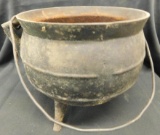 3 Legged Cast Iron Pot with Handle - 7.5
