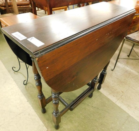 Mahogany Gate Leg Table - 30.5" x 39" x 30"