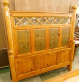 Drexel Heritage - Pinehurst Collection - Queen Size Stenciled Bed with Glass - Rails