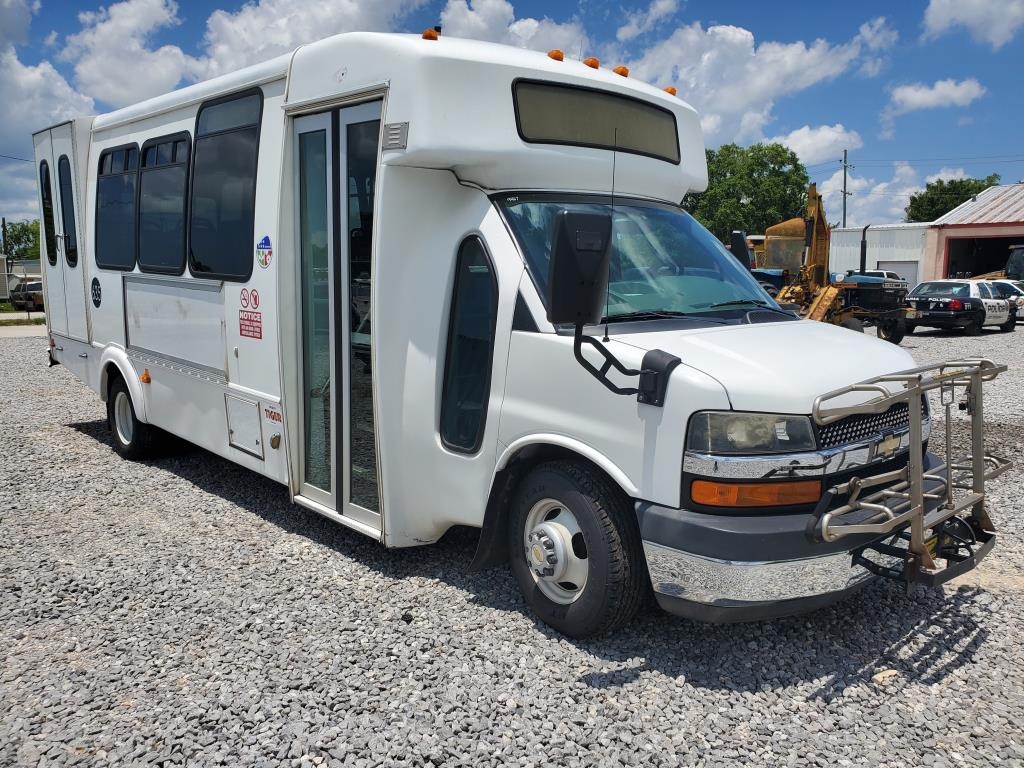 2011 Chevrolet Goshen Coach GC11 Bus