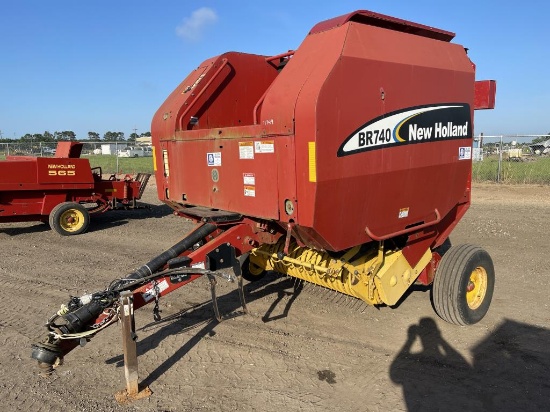 New Holland BR740 Round Baler