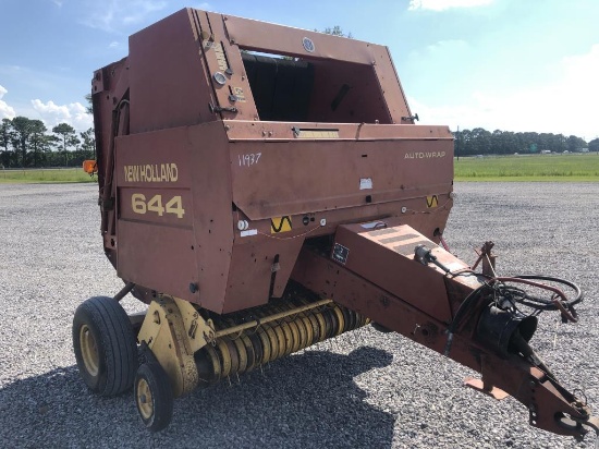 New Holland 644 Hay Bailer
