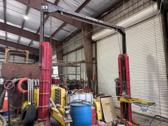 Manitowoc Two-Post Hydraulic Lift