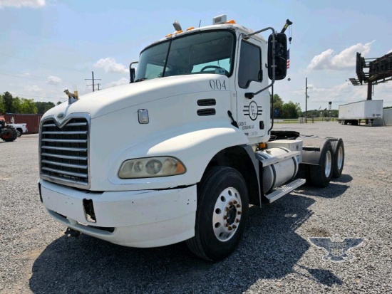 2005 Mack CXN613 Day Cab Truck Tractor