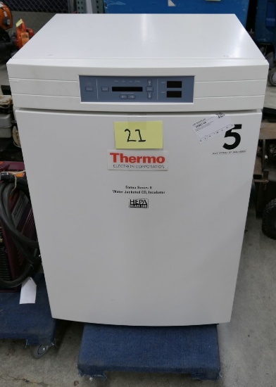 Water Jacketed CO2 Incubator: Thermo Electron Corp. 3130