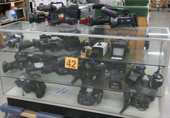 Video-cameras & Accessories: Items In Case