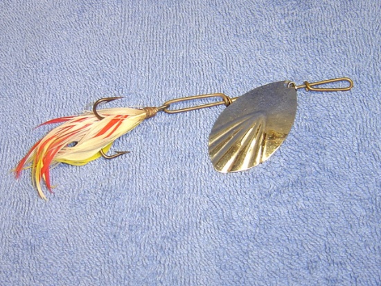 LARGE PLUEGER FISHING SPINNER BAIT