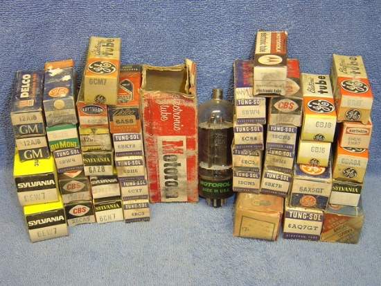 VINTAGE BOXED RADIO TUBE LOT FRANKENSTIEN DÉCOR!