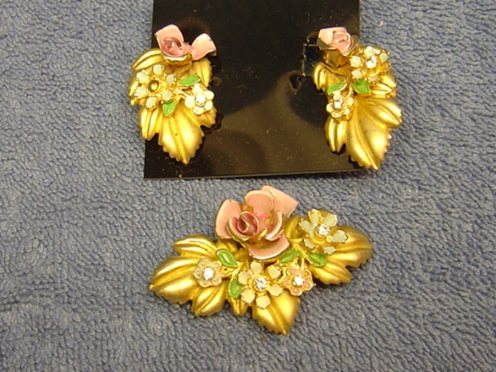 FLORAL MOTIF COSTUME JEWELRY PIN/EARRING SET