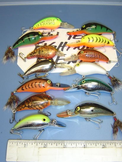 13 ASSORTED MEDIUM BODY FISHING LURES