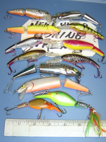 12 ASSORTED JOINTED FISHING LURES