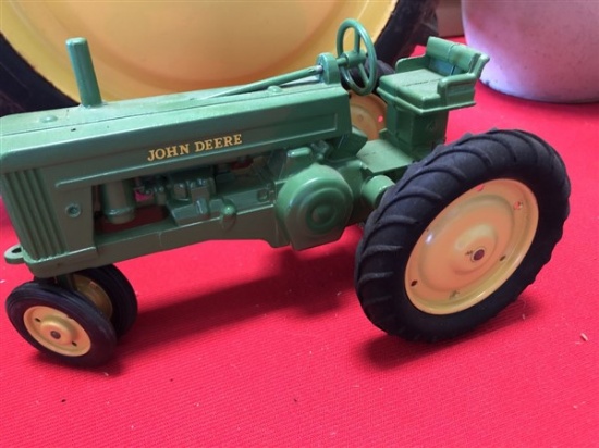 John Deere 60 1/16 Scale Tractor