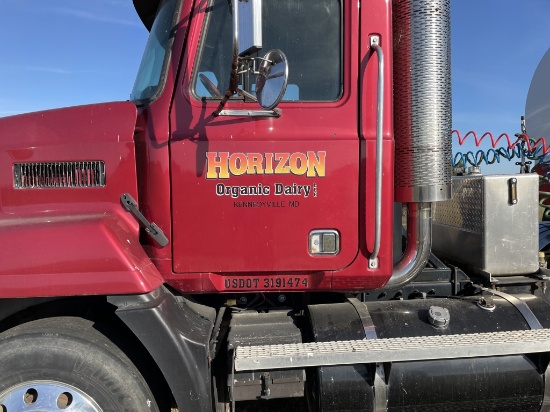 2000 Mack CH613 Day Cab
