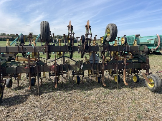 John Deere 845 12-Row Cultivator