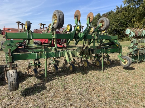 John Deere 845 12-Row Cultivator