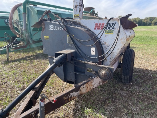 New Idea 3110 Manure Spreader