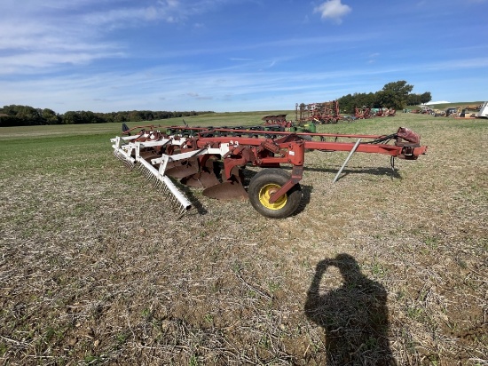 Case IH 7500 7-Bottom Plow