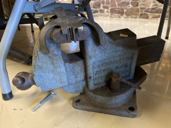 Large 824 Bench Vise