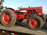 International 424 Tractor