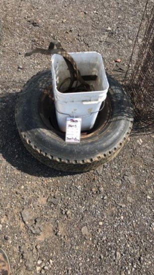 Jeep tire & rim w/ tire chains