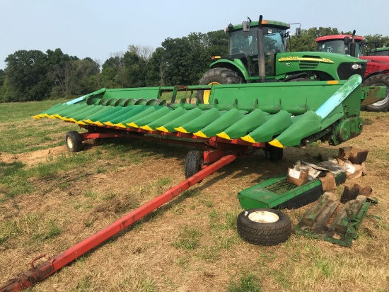 John Deere 19x15” corn head w/header cart