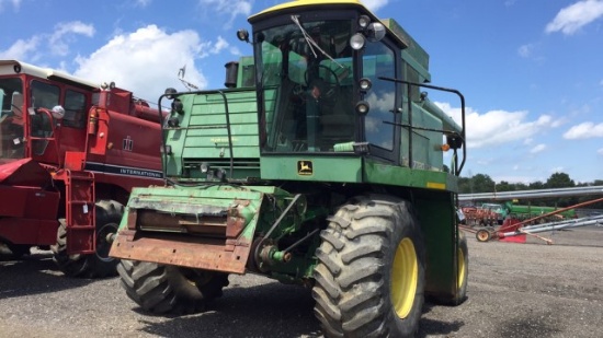 John Deere 7720 Combine